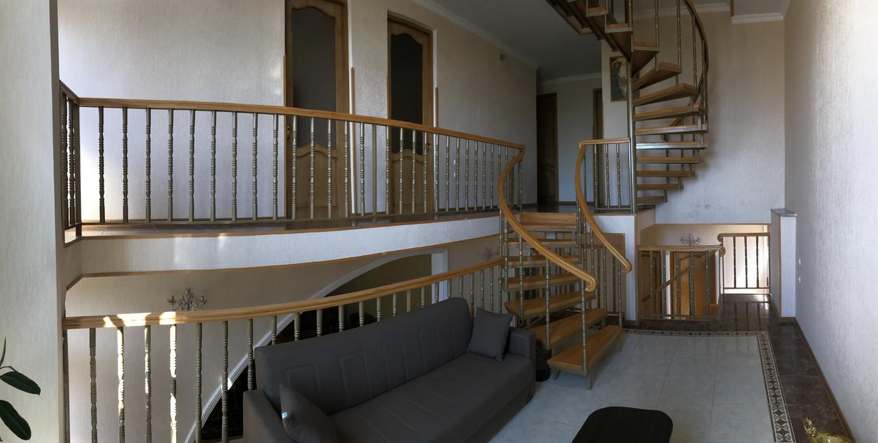 Bajo Guest House Kutaisi Exterior foto